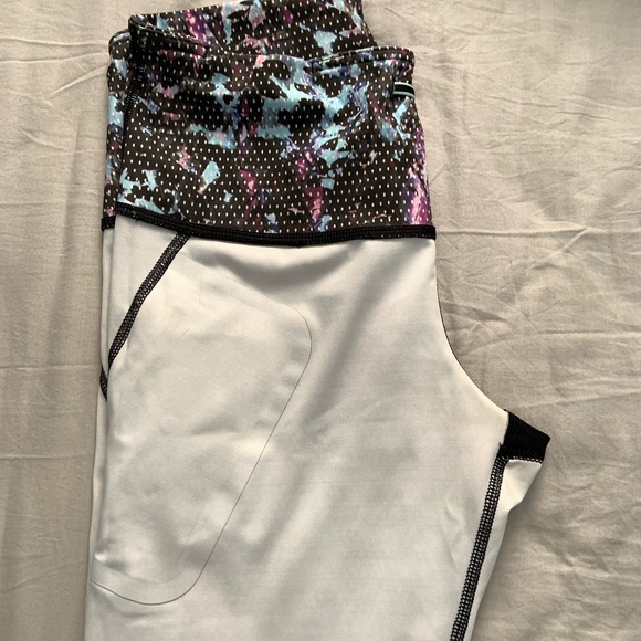 Lululemon All Sport Crop size 6 - Picture 5 of 6